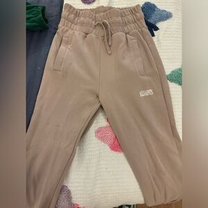 High rise flattering sweat pants, cuff at the bottom. Very flattering on.